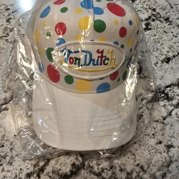 NWT Von Dutch twister trucker hat